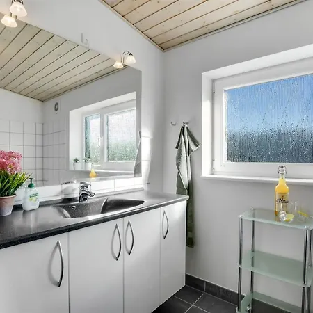 Annakarin - 1-2km From The Sea By Interhome